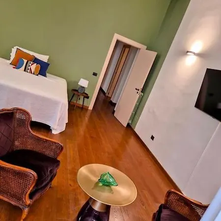 Modern Hospitality Exclusive * נאפולי